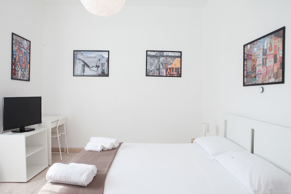 Classic Apartment, 3 Bedrooms, Non Smoking photo 1