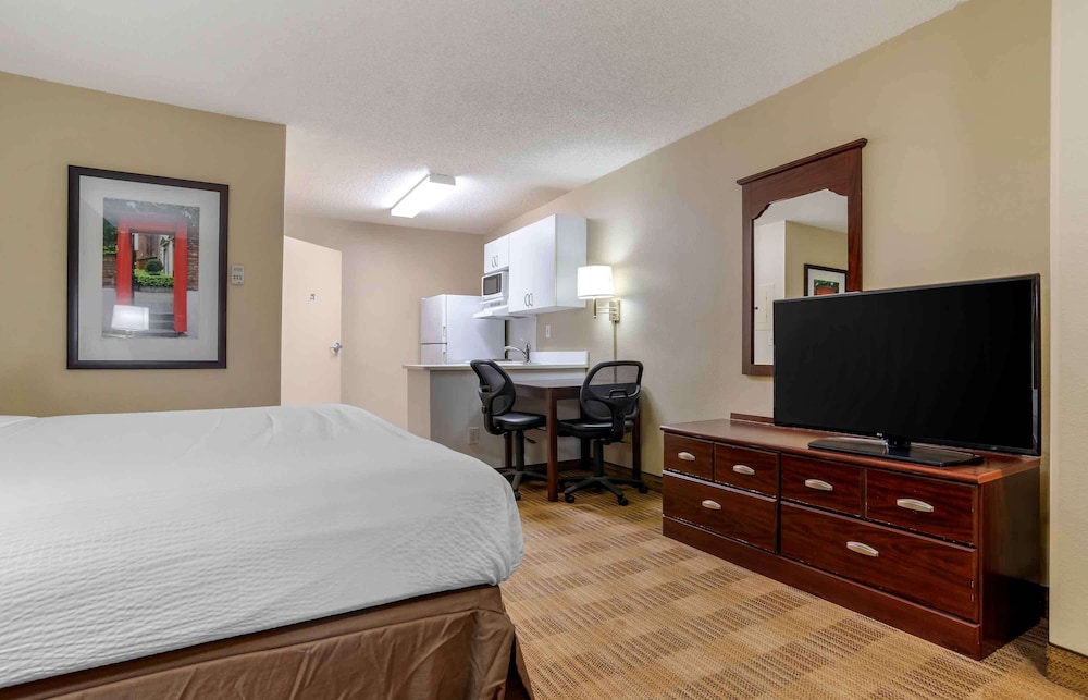Studio, 1 King Bed, Non Smoking - Photo 2
