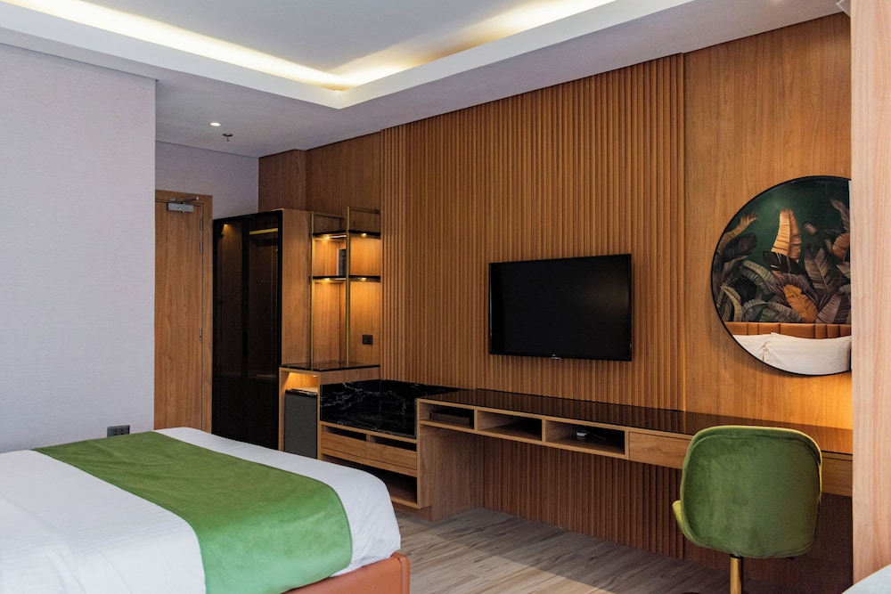 Premium Room, 1 Queen Bed, City View photo 2