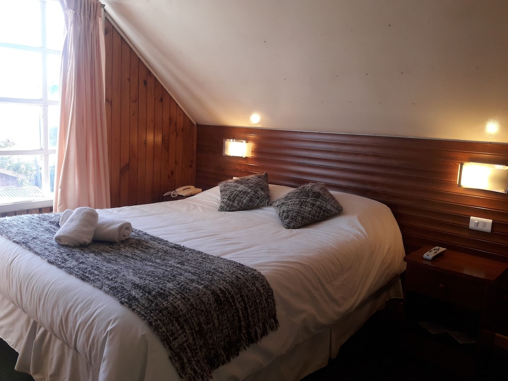 Double Room, 1 Queen Bed, Private Bathroom photo 2