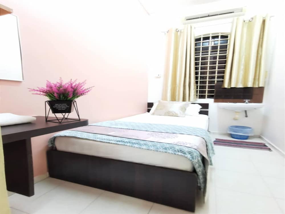 Standard Triple Room, Private Bathroom