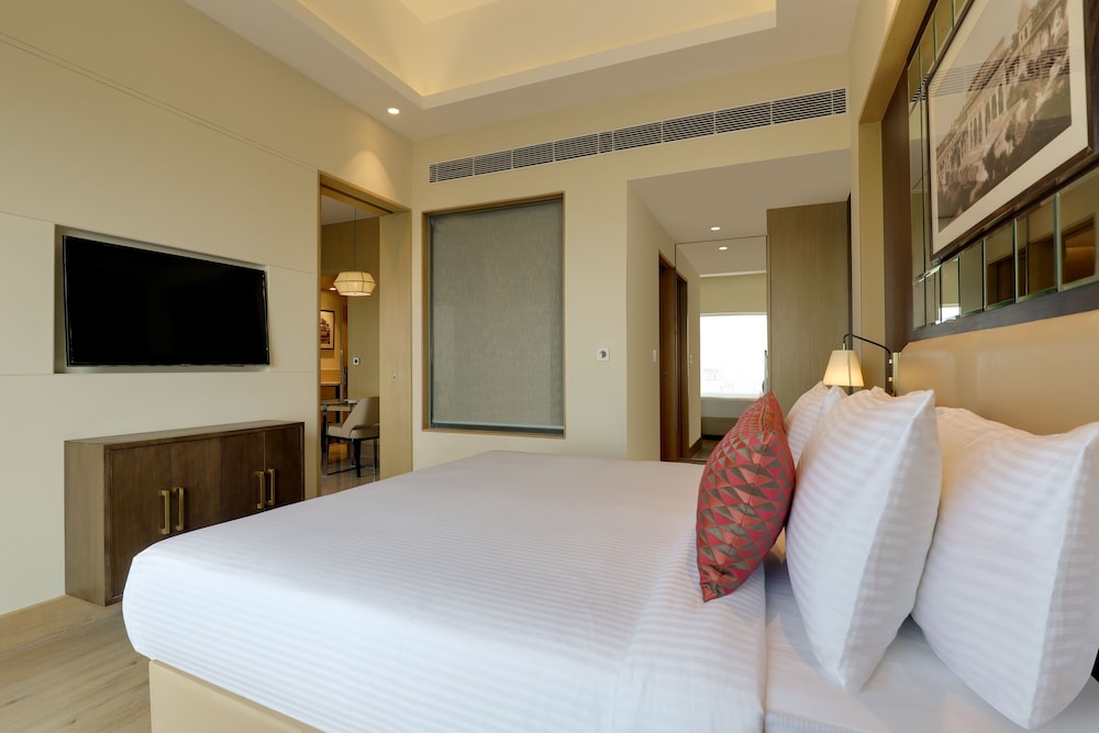 Executive Suite - Photo 6