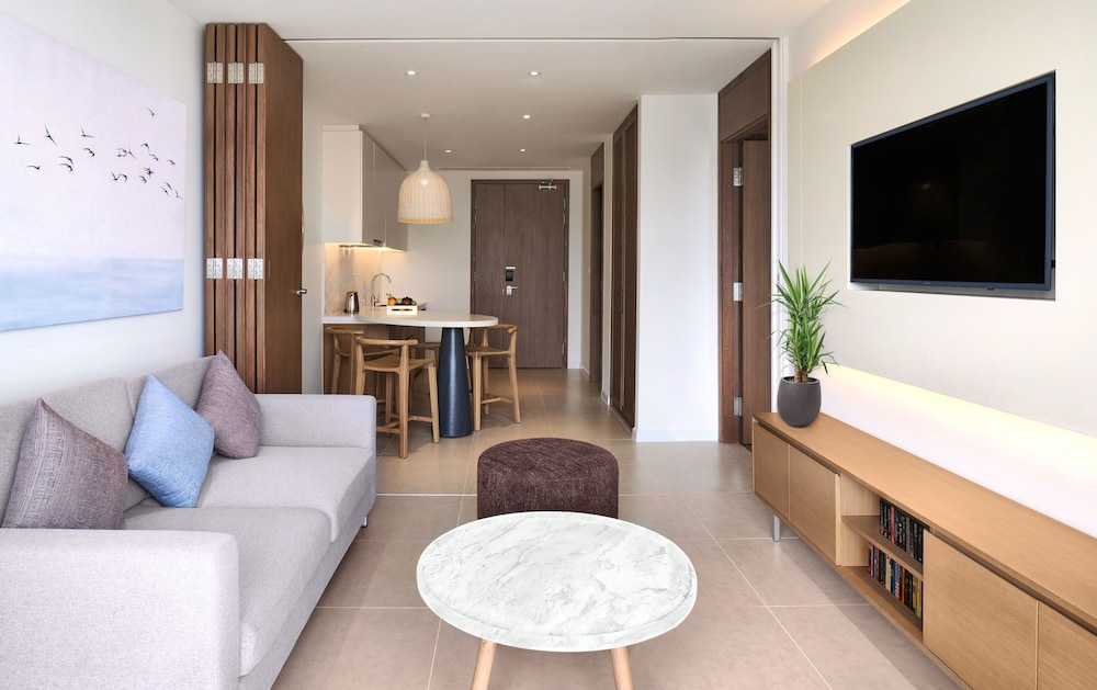Superior Suite, Balcony (1 King Bed) - Photo 2