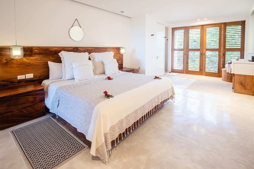 Superior Suite, Multiple Beds, Garden View photo 1