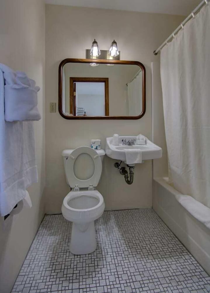 Deluxe Room, Kitchenette photo 3