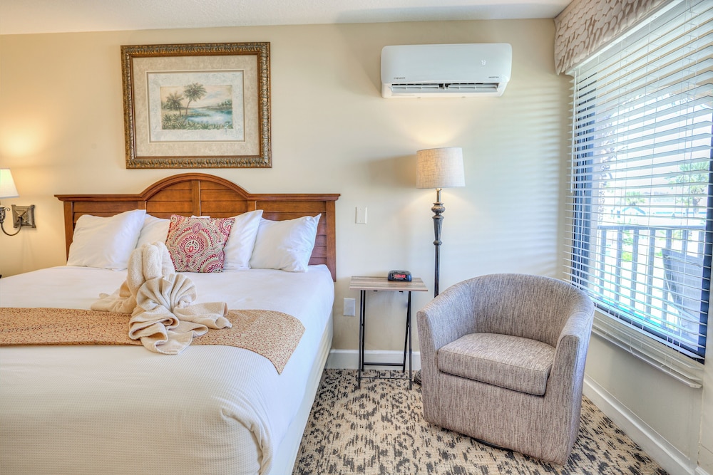 Two Story Townhouse Suite, Partial Oceanview, Jetted Tub photo 2