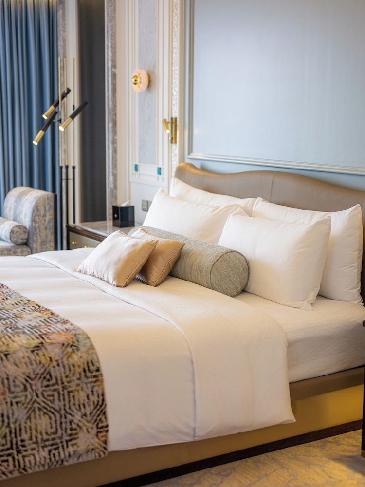 Royal Suite - Photo 2