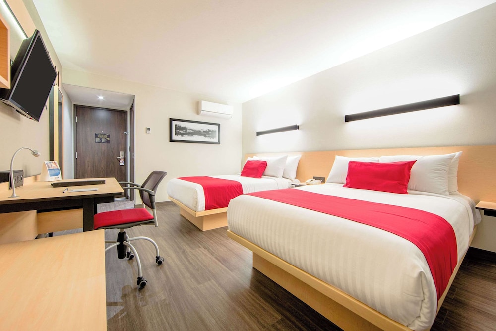Room, 2 Double Beds, Non Smoking - Photo 3