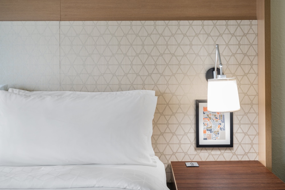 Premium Room, 1 King Bed - Photo 1