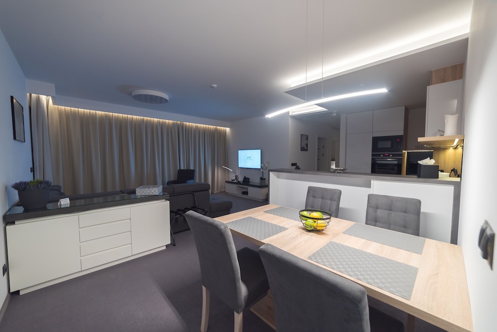 Deluxe Apartment, 3 Bedrooms, Non Smoking, Garden View photo 2