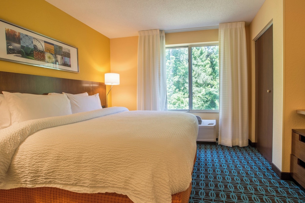 Room, 1 King Bed (Hearing Accessible) - Photo 1