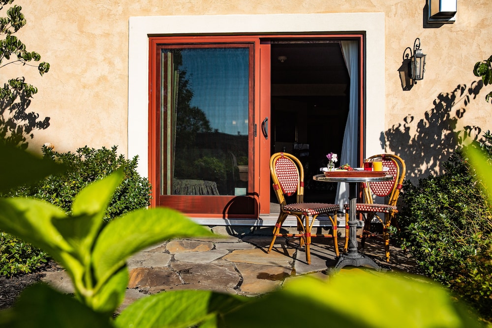 Superior Room, 1 King Bed, Patio, Garden View (Garden View King Patio) photo 1