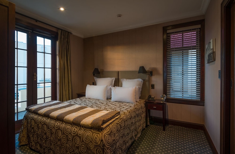 Heritage Suite, 2 Bedrooms - Photo 2