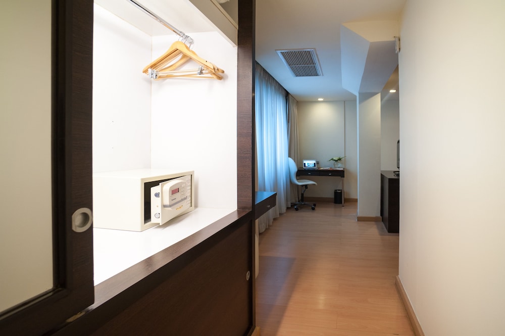 One Bedroom Executive Suite photo 3