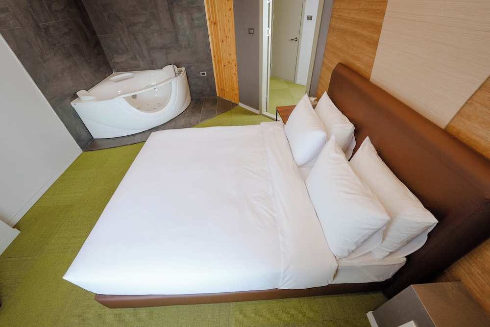 Luxury Suite photo 2
