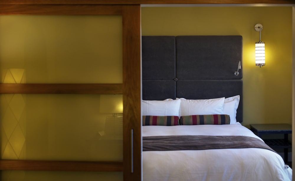 Suite, 1 Bedroom - Photo 3