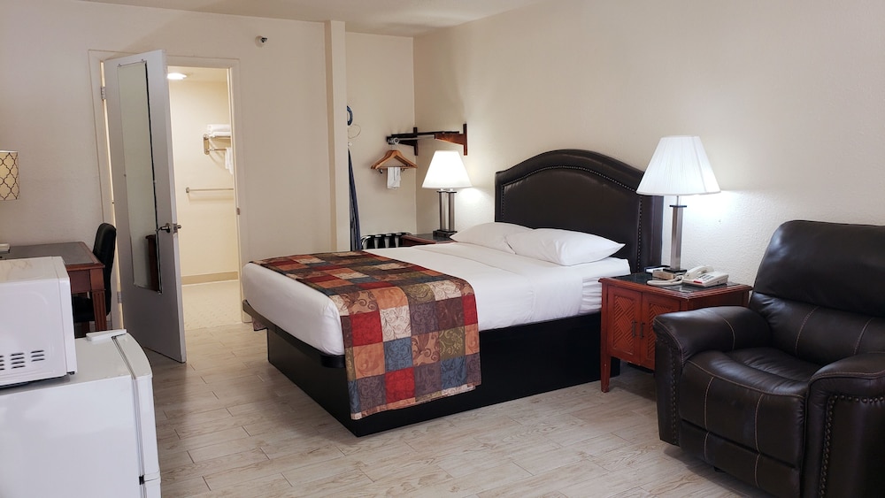 Room, 1 King Bed, Mobility Accessible, Non Smoking photo 1