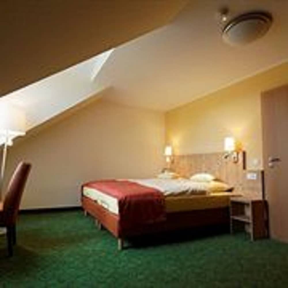 Business Double Room (Rose or Lily) photo 2
