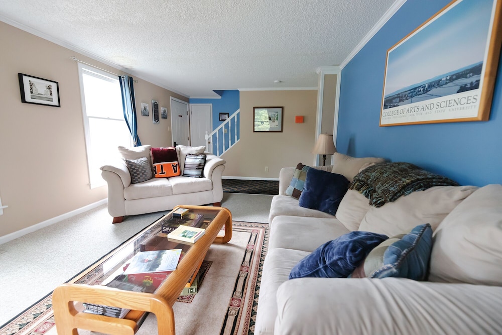 Dogwood House photo 2