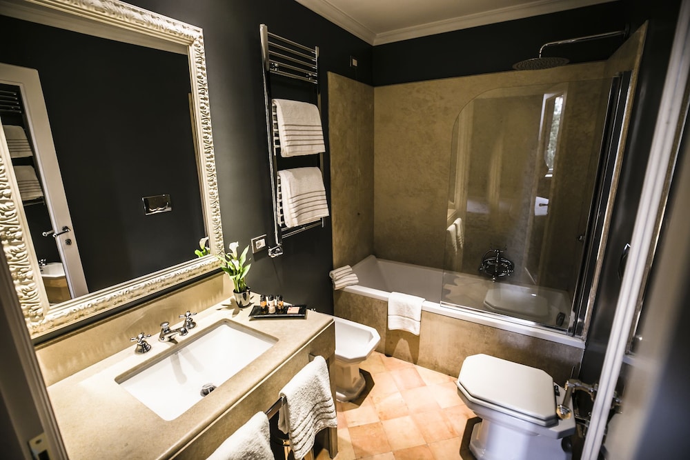 Basic Triple Room, Multiple Beds photo 3