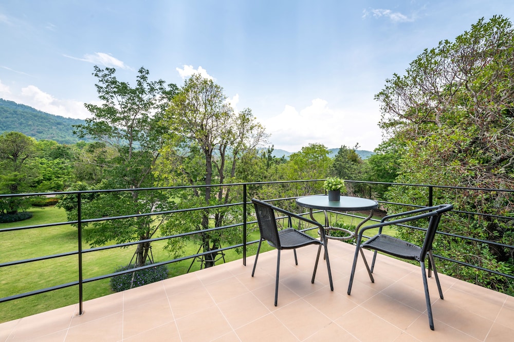 Duplex Twin with Terrace - Mountain View photo 2
