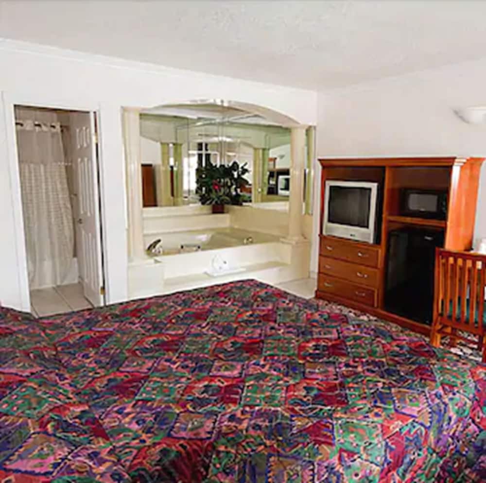 Room, 1 King Bed, Jetted Tub