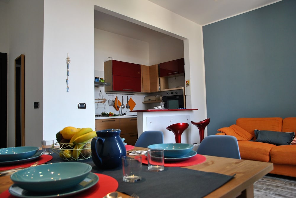 House, 2 Bedrooms, Balcony, City View photo 2