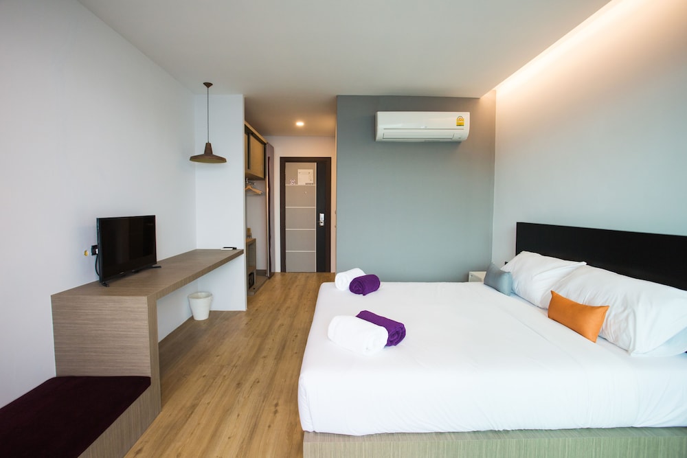 Deluxe Room with Pool View photo 1
