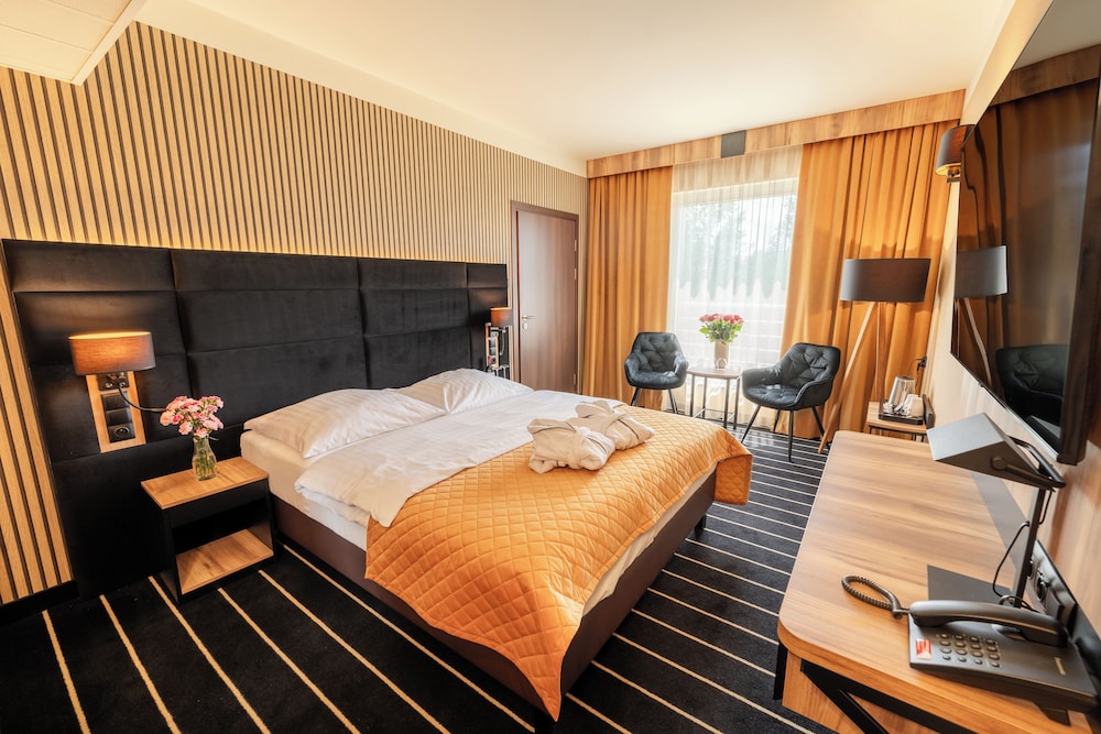 Double Room, Bathtub - Photo 2