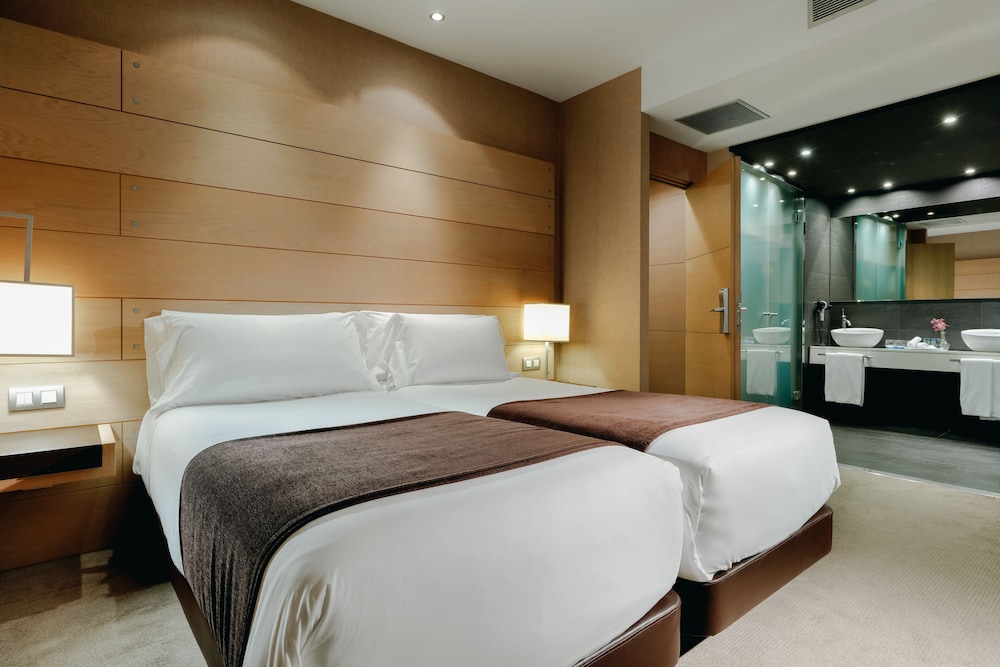 Standard Room (Extra Bed 2 adults + 1 child) - Photo 3