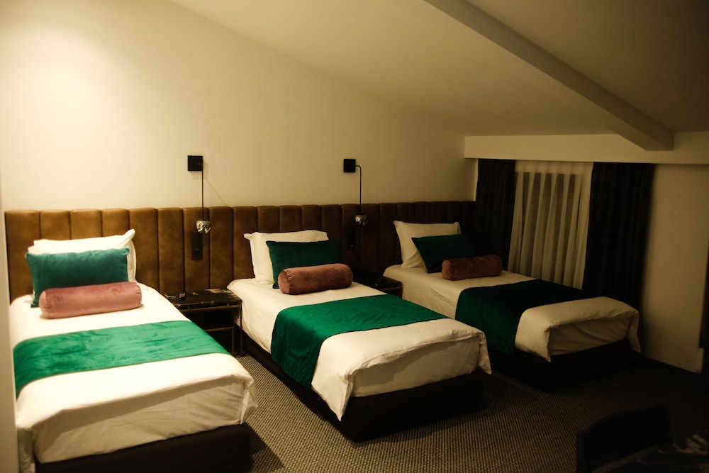 Standard Triple Room, 3 Twin Beds, Garden View photo 1