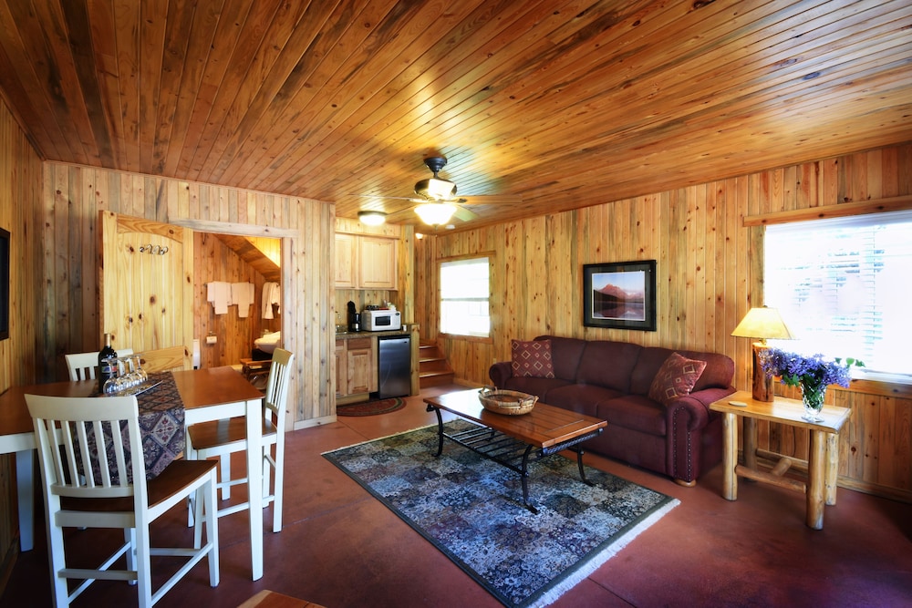 Deluxe Cabin, 1 Bedroom (Swan Mountain) photo 3
