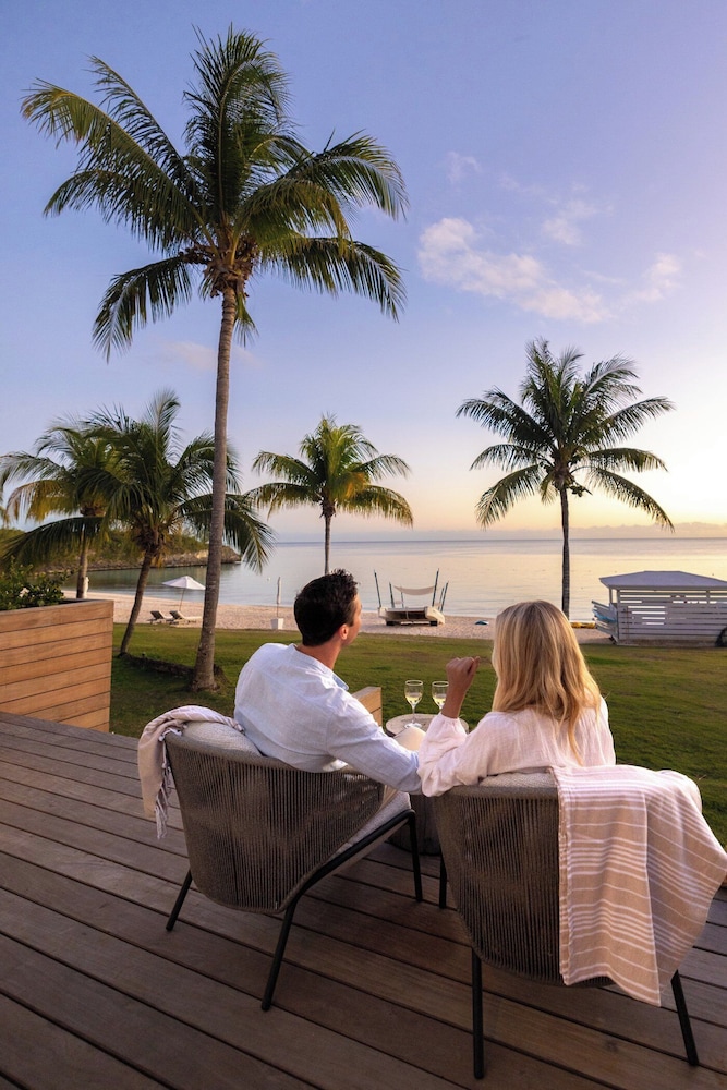 Room, 1 King Bed, Beachfront - Photo 4