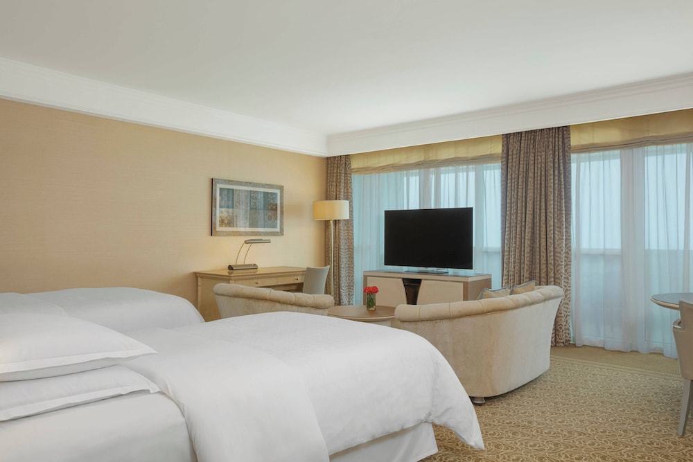 Executive Suite, 2 Twin Beds, Balcony, Sea View - Photo 2