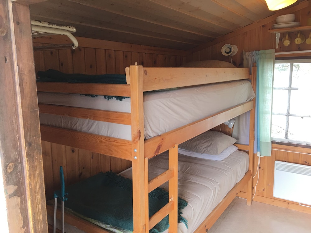 Cabin (2 beds, shared bathroom) photo 2