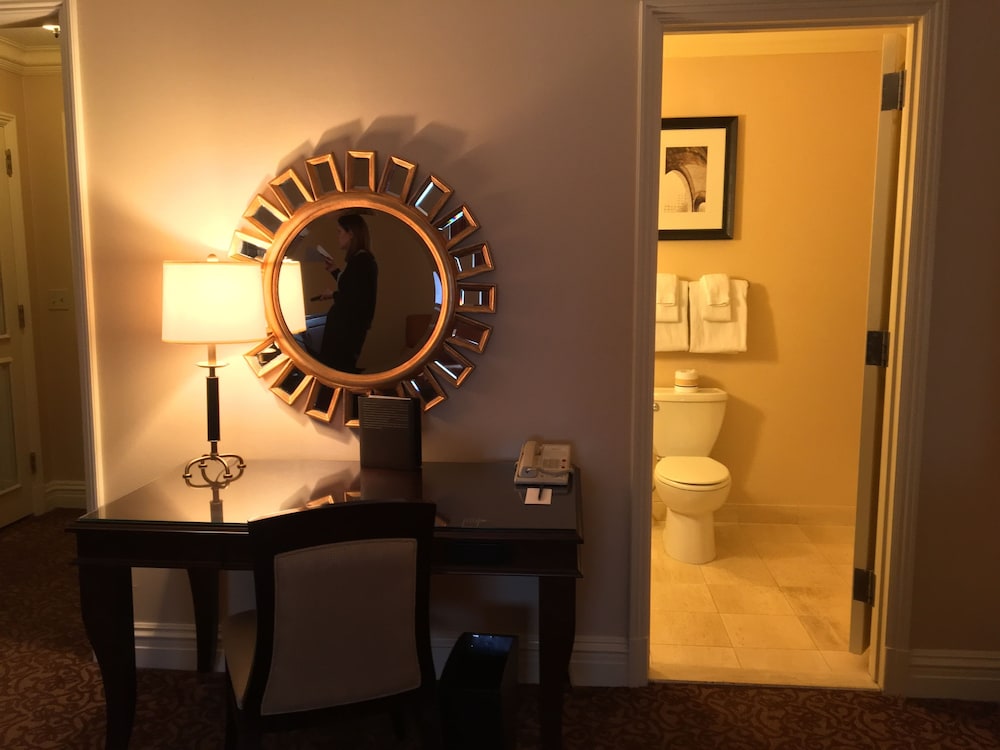 Suite, 1 Bedroom - Photo 15