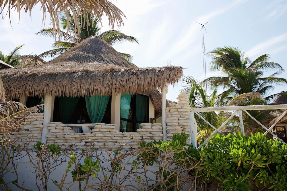 Royal Room, 1 King Bed, Oceanfront - Photo 12