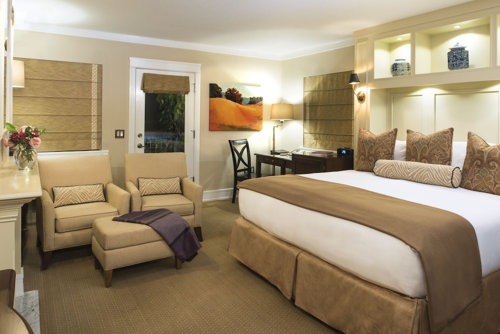 Plaza Deluxe, 1 King Bed - Photo 2