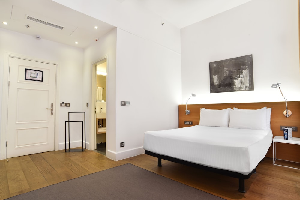 Standard Single Room thumbnail 6