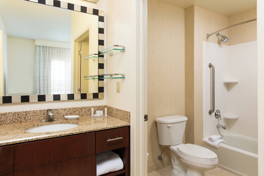 Suite, 1 Bedroom - Photo 4