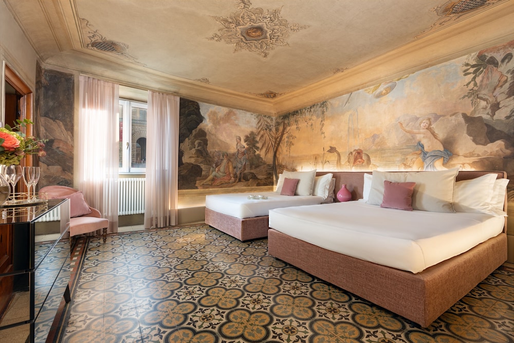 Queen Suite photo 3
