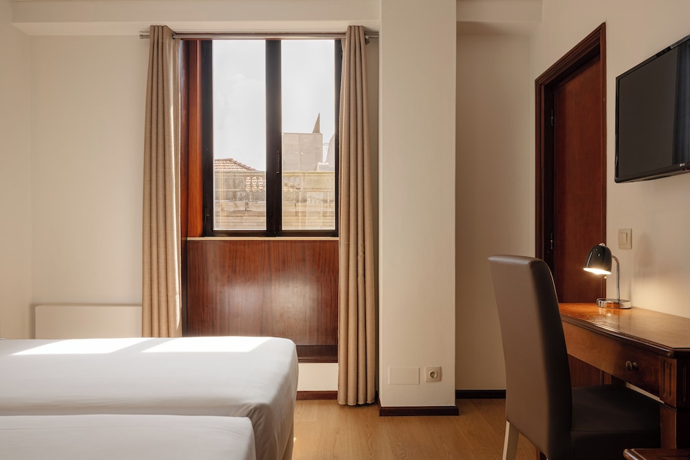 Double or Twin Room - Photo 9