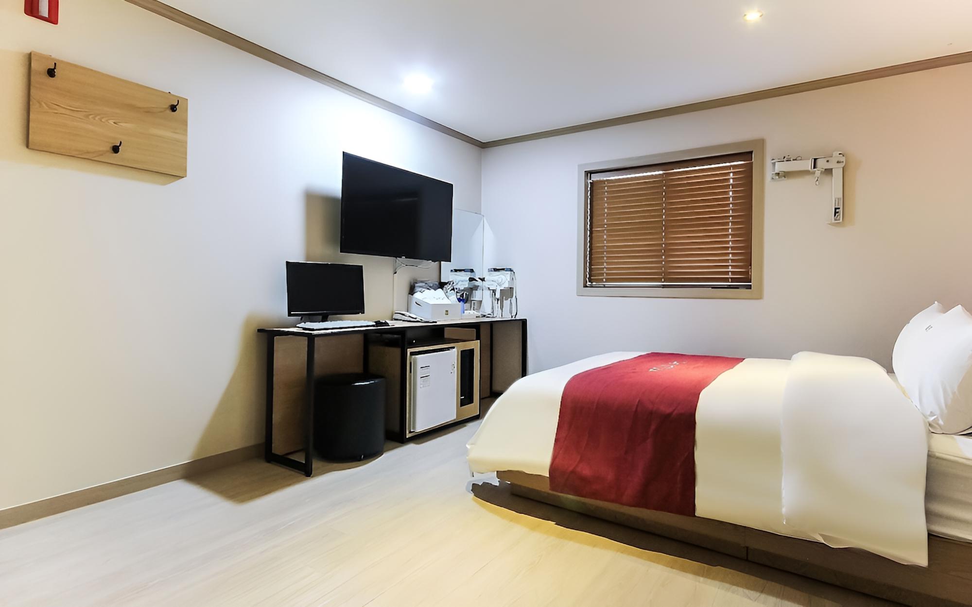 Room (General room (hot water mat room insp) - Photo 3