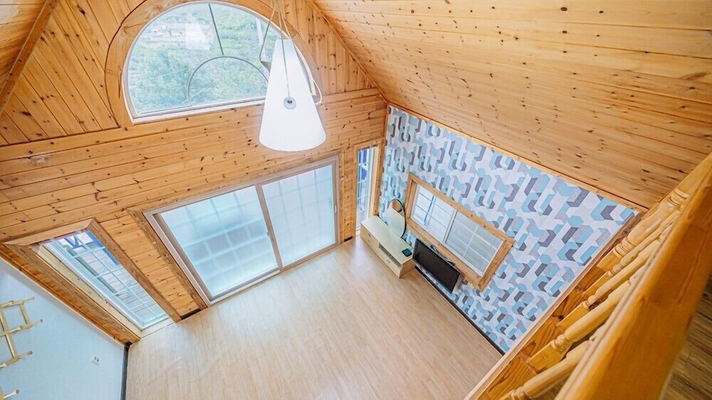 Room (Swiss A) - Photo 6