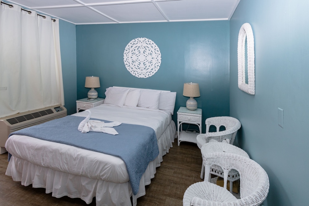 Couple Room with 1 Queen Bed photo 1