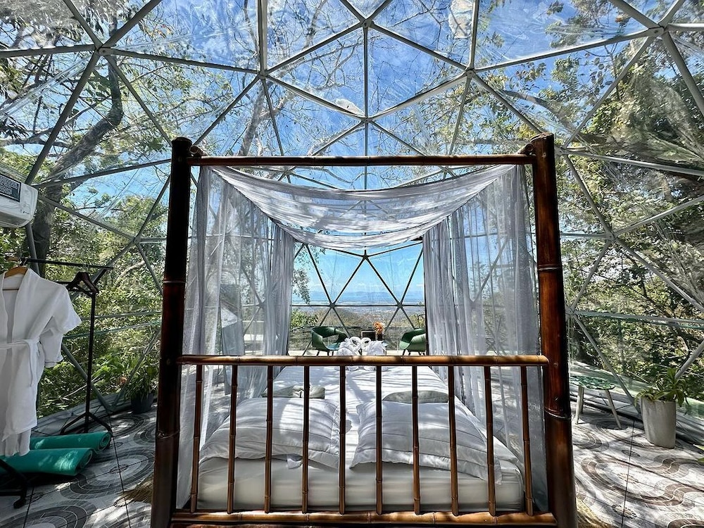 Romantic Tent, 1 Queen Bed, Hot Tub, Mountainside photo 3