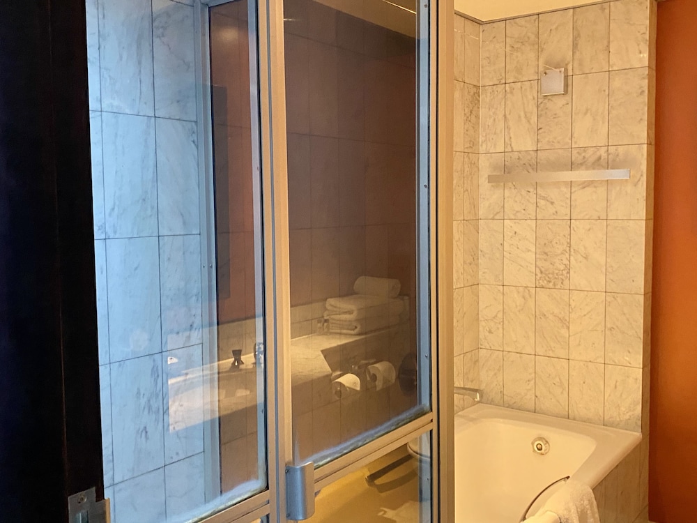 Deluxe Room, 1 Queen Bed, Non Smoking, Harbor View