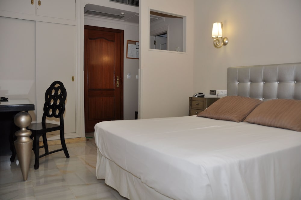 Standard Twin Room - Photo 2