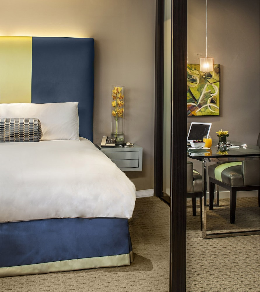 Standard King Guestroom - Photo 2