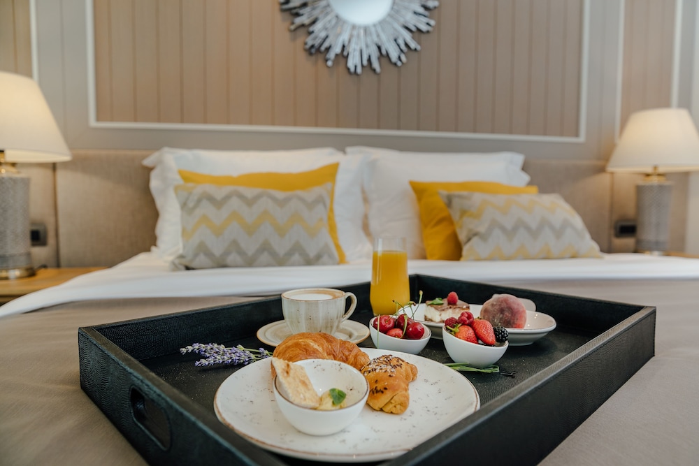 Junior Suite, Balcony, Partial Sea View - Photo 5